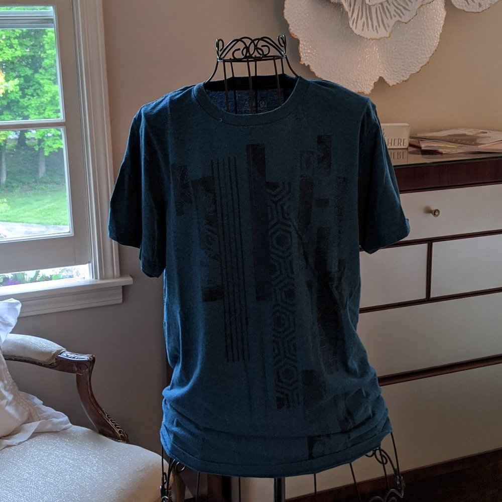 Set of 2 Graphic T-Shirts